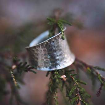 Серебряное кольцо ручной работы "Дамару"