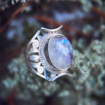 Перстень с лунным камнем "Ваджраяна"