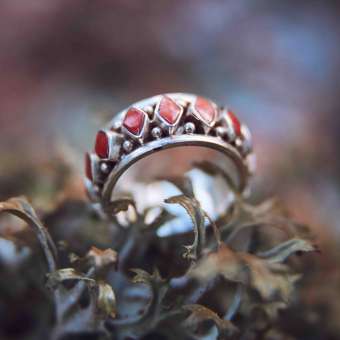 Тибетское кольцо с кораллом "Лангтанг" круговое