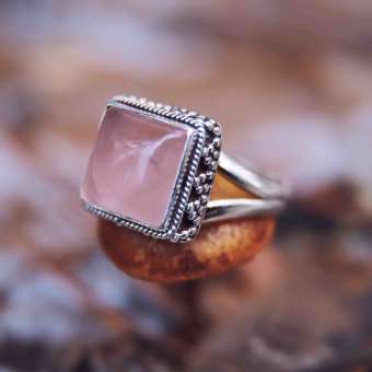 Кольцо с розовым кварцем "Сундари"