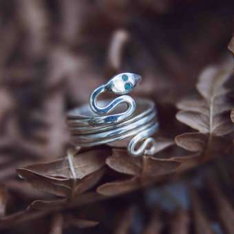 Серебряное кольцо-змейка "Сарпа"