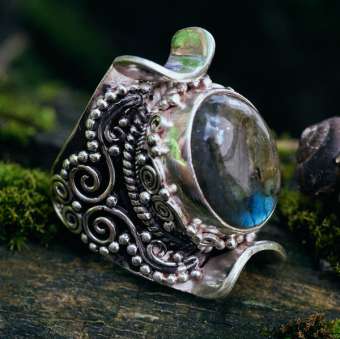 Перстень с лабрадоритом "Еше Цогьял"